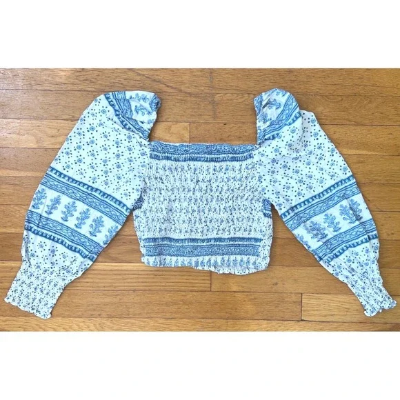 Zara Boho Smocked Puff Sleeve Crop Top Medium Blue‎ White Print Feminine EUC - Picture 6 of 7